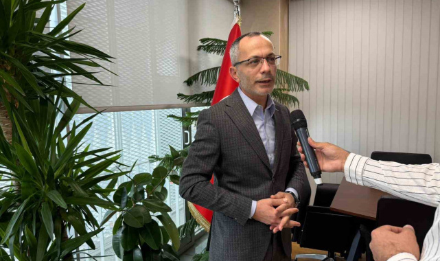 İBB hafriyat alanı ilan edilen Mavi Göl yolunu asfaltladı, meclis üyesi Zeki Koç tepki gösterdi