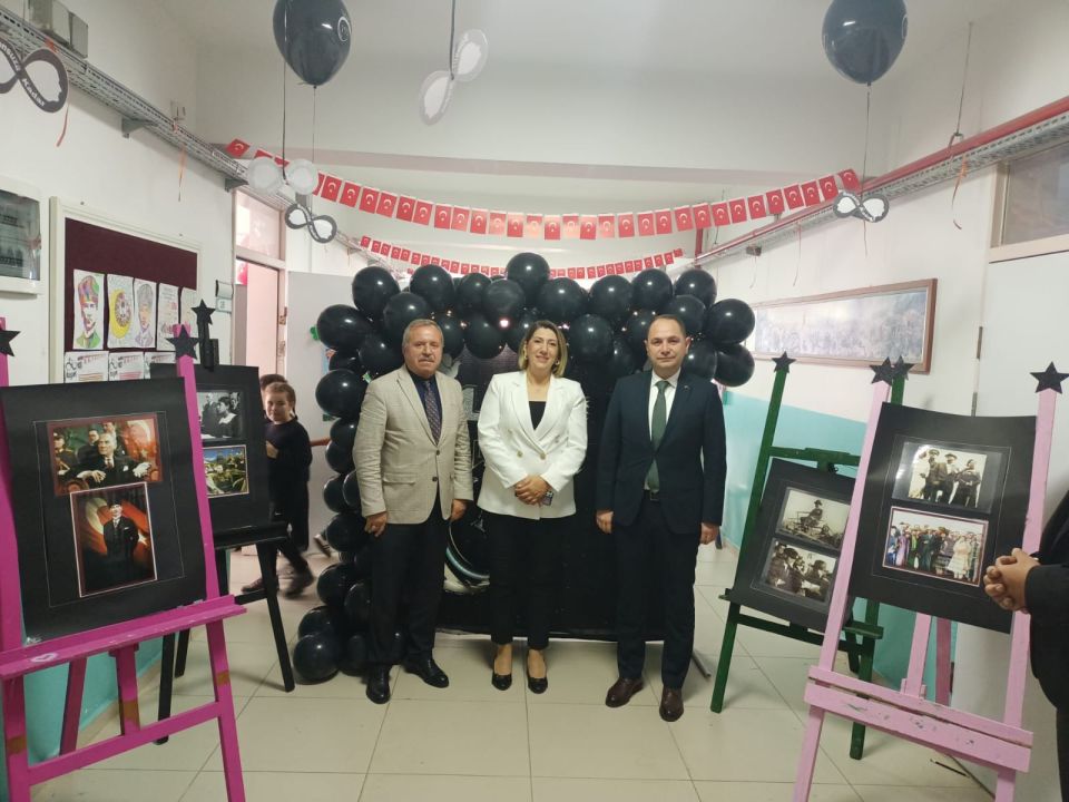 İlkokul öğrencilerinin "Atatürk" temalı sergisine ilgi yoğun oldu