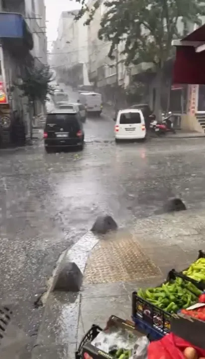 İstanbul'da dolu yağışı etkili oldu
