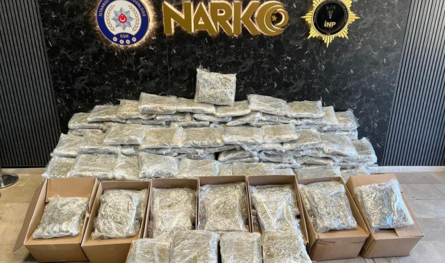 İstanbul'da 'matbaa' görünümlü uyuşturucu deposuna operasyon: 6 gözaltı