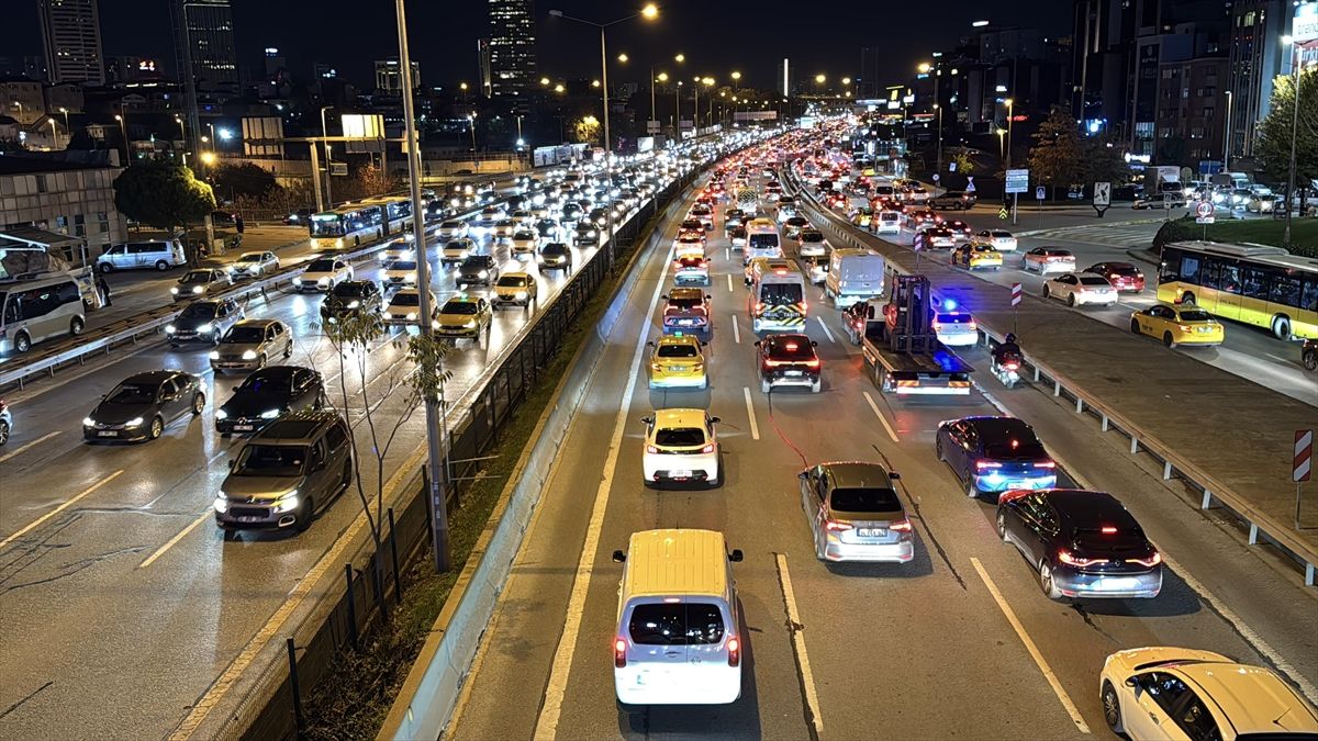 İstanbul'da trafik yoğunluğu yüzde 87'ye çıktı