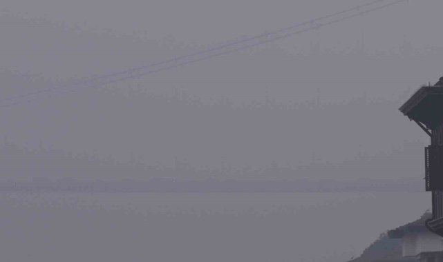 İstanbul güne yoğun sisle uyandı