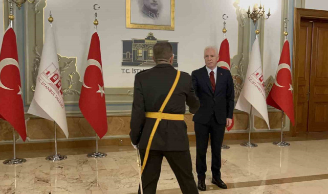 İstanbul Valisi Davut Gül Cumhuriyetin 102'inci yıldönümünde tebrikleri kabul etti