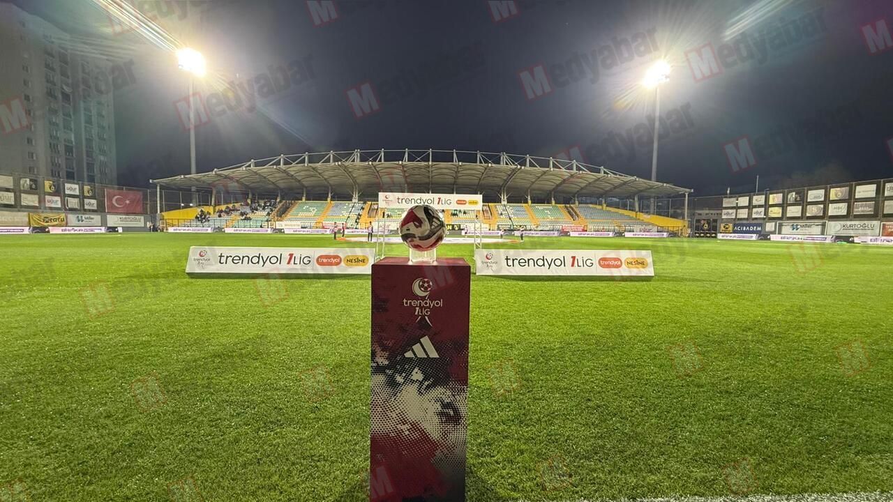 İstanbulspor - Sakaryaspor karşılaşmasından fotoğraflar