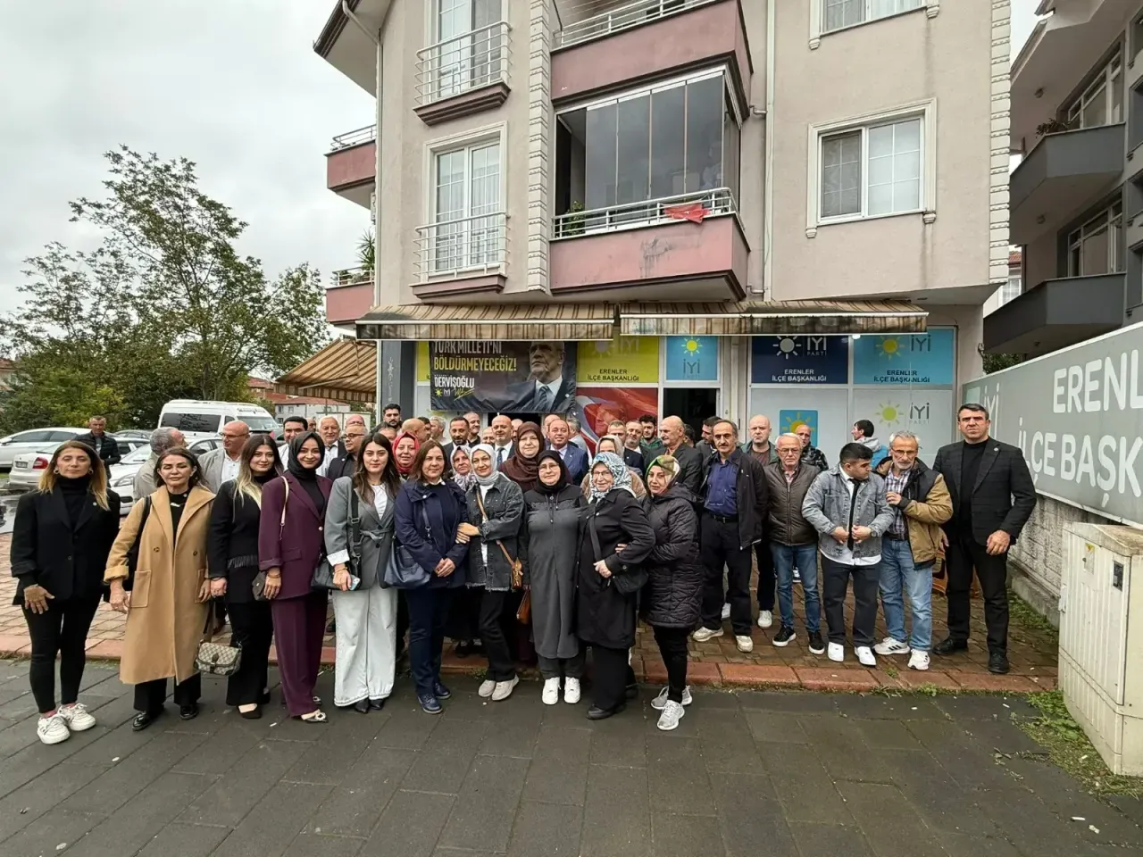 İYİ Parti Erenler’de Ahmet Özmen yeniden başkan seçildi