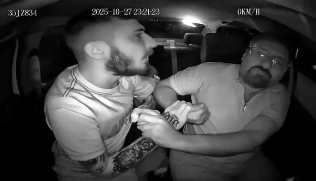 İzmir’de taksi şoförünün darbedildiği anlar kamerada