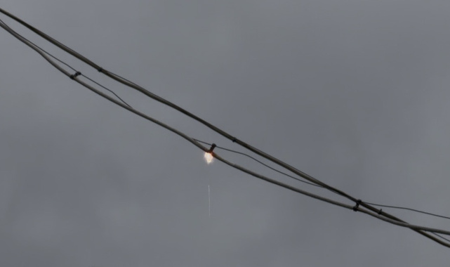 Kablolardan çıkan kıvılcım itfaiye ekiplerini harekete geçirdi