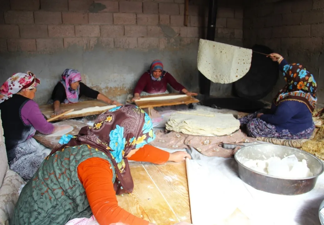 Kahramanmaraş’ta imece geleneğiyle kış hazırlığı devam ediyor