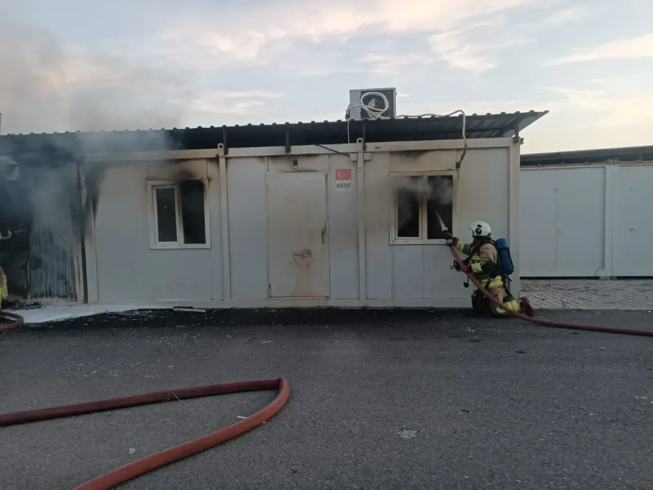 Kahramanmaraş’ta konteyner okulda çıkan yangında 4 sınıf zarar gördü