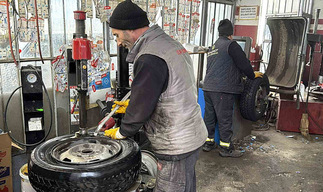 Kar yağdı, kış lastiği telaşı başladı
