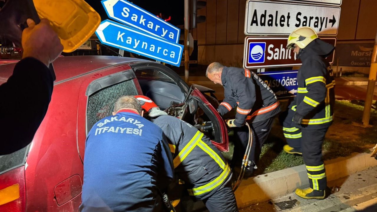 Karasu'da adliye kavşağında feci kaza: 5 yaralı