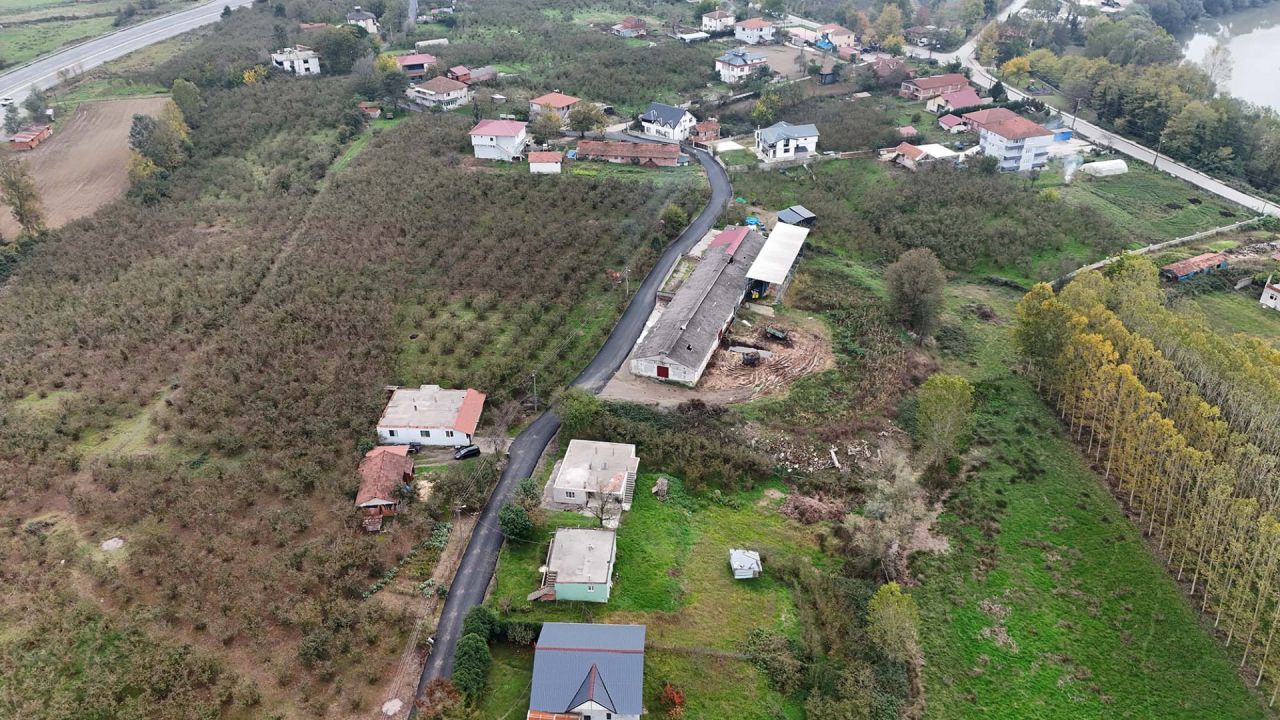 Karasu'nun iki büyük mahallesi asfaltla yenilendi