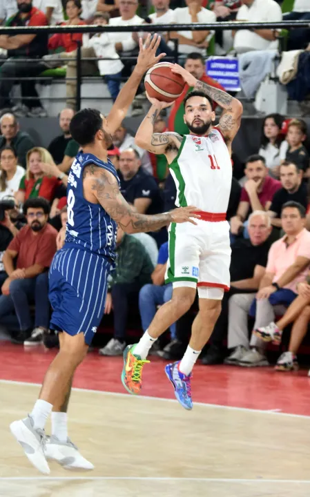 Karşıyaka potada Galatasaray önünde