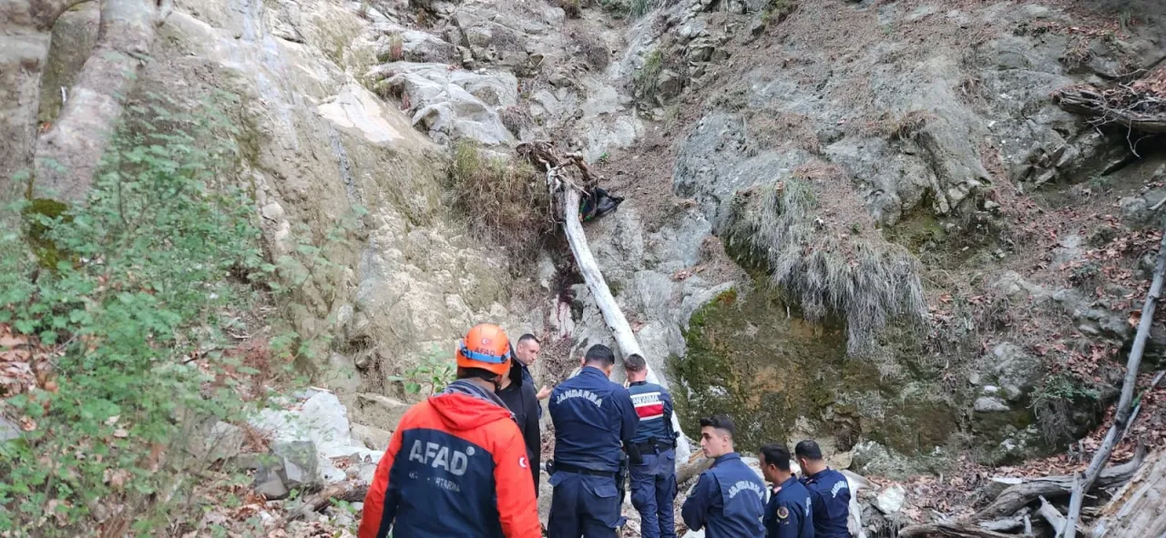 Kayıp olarak aranan Miraç uçurum dibinde ölü bulundu / Video eklendi