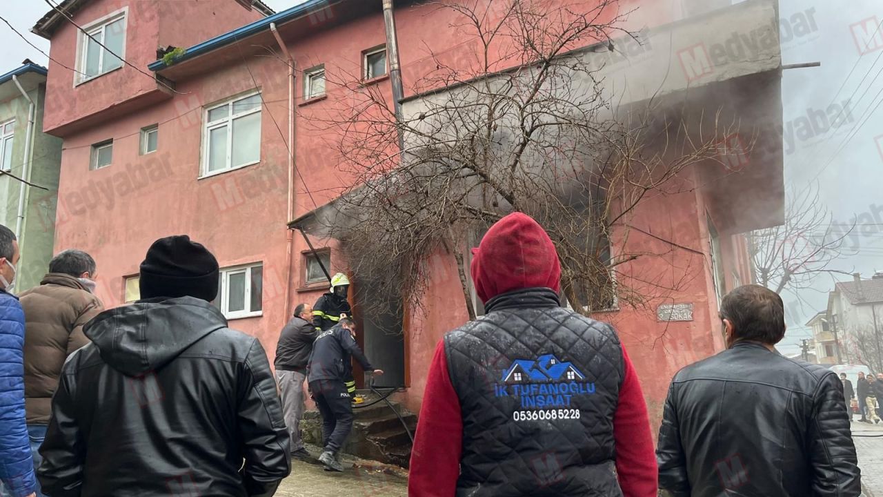 Kaynarca'da korkutan yangın! Tek katlı ev alevler içinde kaldı! 2 çocuk ölümden döndü!