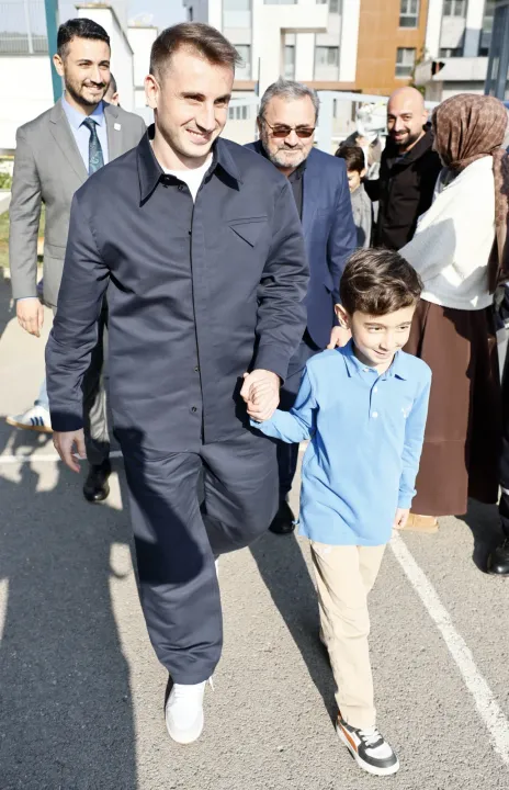 Kerem Aktürkoğlu, 3'üncü sınıf öğrencisi Aras Şamlı’nın hayalini gerçekleştirdi