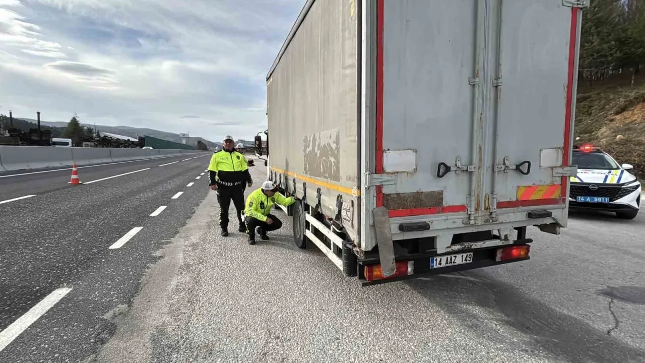 Kış lastiği olmayana Bolu Dağı’ndan geçit yok!
