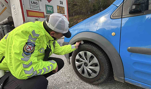 Kış lastiği olmayana Bolu Dağı'ndan geçit yok