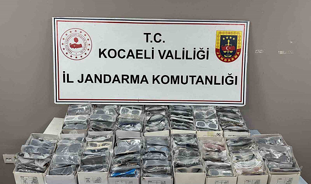 Kocaeli'de 2,6 milyon TL'lik kaçak gözlük ve tütün operasyonu