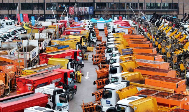 Kocaeli'de 265 milyon liralık 42 yeni iş makinesi hizmete girdi