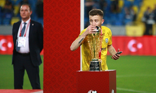 Kocaeli'de silahlı saldırı: 1'i futbolcu 3 yaralı