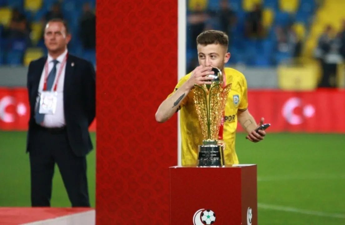 Kocaelili Futbolcu Uğurcan Bekçi Silahlı Saldırıya Uğradı! Sağlık Durumu Kritik