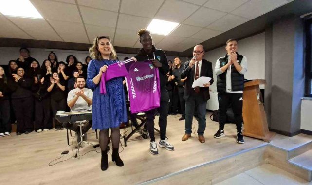 Kocaelispor'dan öğretmenler günü sürprizi