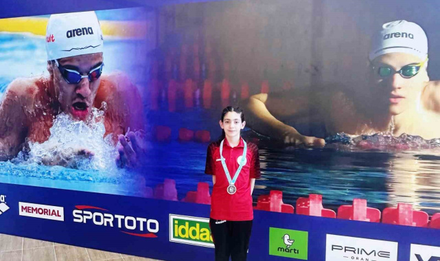 Körfezli yüzücü Trabzon'dan madalyayla döndü