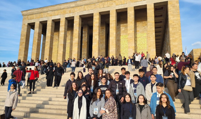 Küçükçekmece Belediyesi 400 genci Anıtkabir'e götürdü