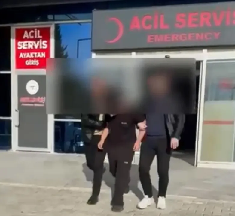 Kur'an'ı Kerim ve Türk bayrağı yakmaya çalışan şüpheli gözaltında