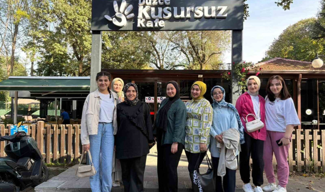 Kusursuz kafe çalışanlarıyla uno oynadılar