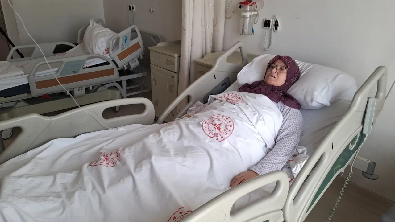 Kutsal topraklarda kemiği kırılan 72 yaşındaki kadın ambulans uçakla Sakarya'ya getirildi