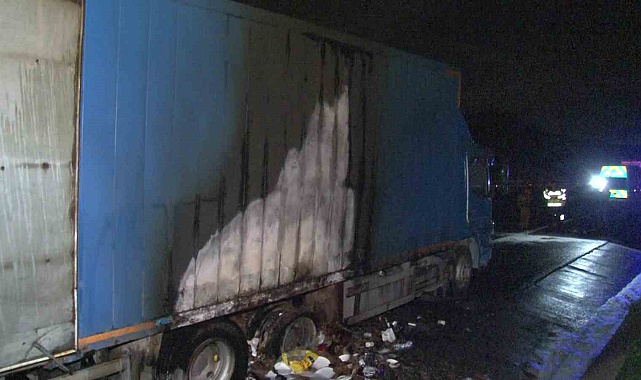 Kuzey Marmara Otoyolu'nda kamyonun lastiğinde başlayan yangın araca sirayet etti