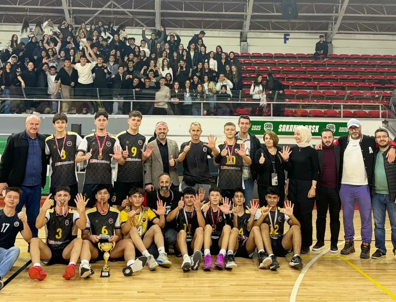 Liseler arası voleybol turnuvasında şampiyon "ADAL"