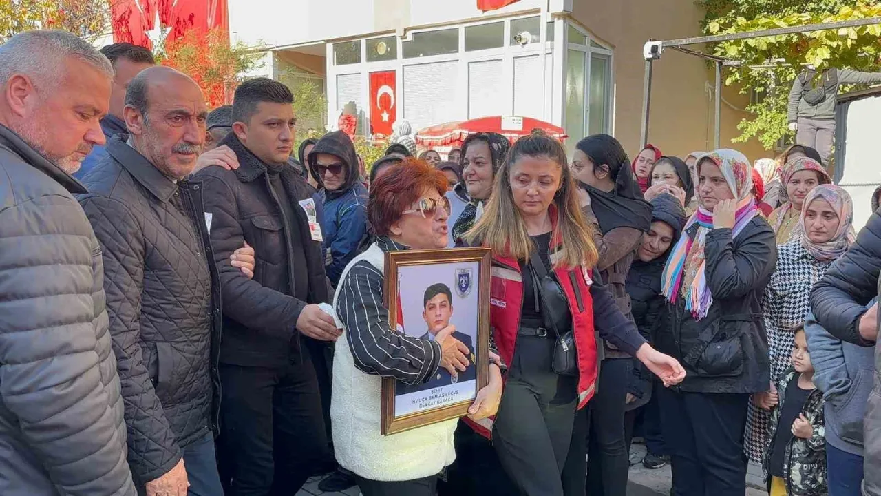 Lüleburgaz şehit Hava Uçak Bakım Astsubay Üstçavuş Berkay Karaca'yı son yolculuğuna uğurladı