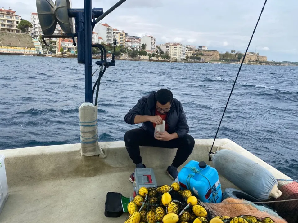 Marmara Denizi araştırmak için Gelibolu'dan numune alındı