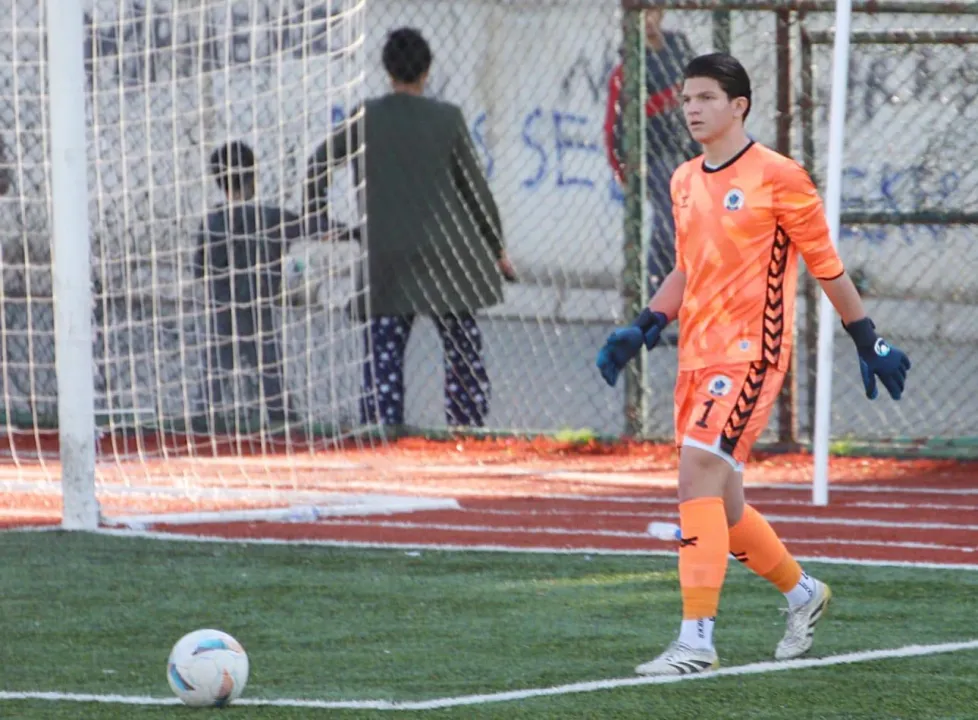 Menemenli kaleci Alp'i Beşiktaş denedi