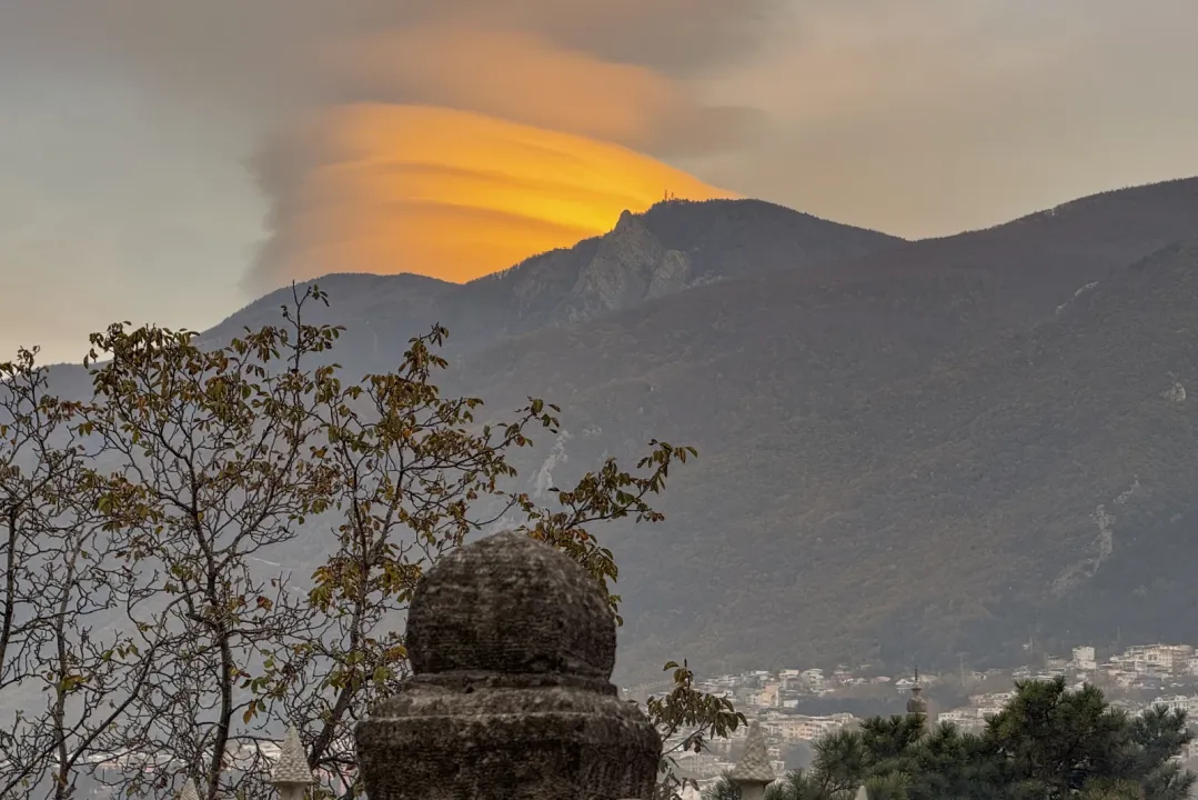 Mercek bulutunun büyüleyici görüntüsü