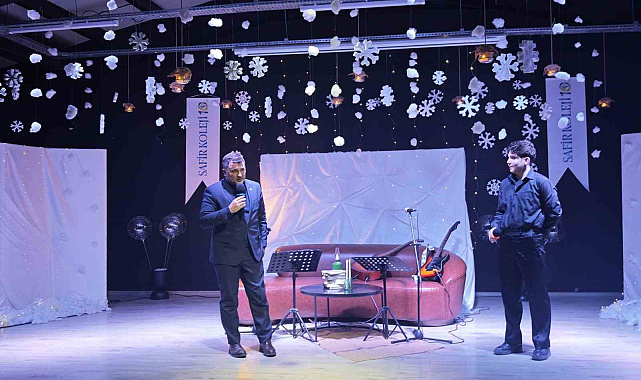 Milletvekili oğluyla aynı sahnede şiir okudu