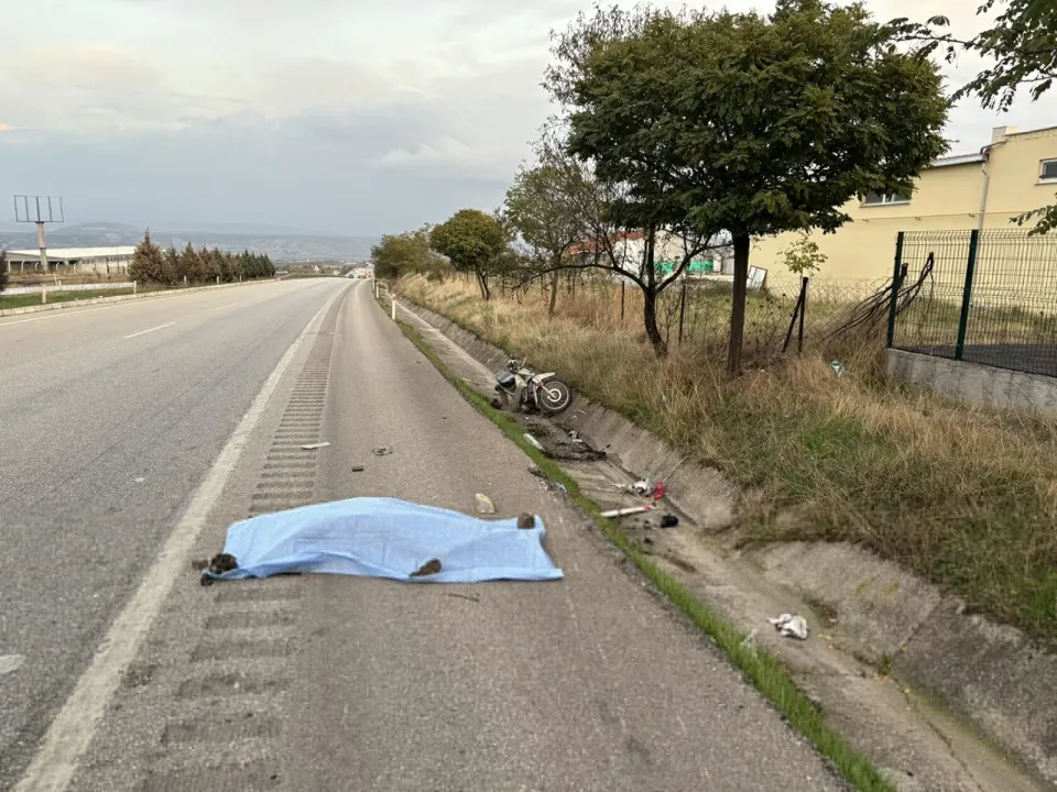 Minibüsle çarpışan motosikletin sürücüsü öldü