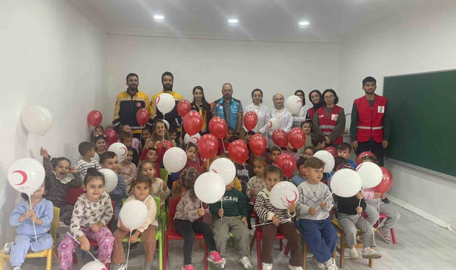 Minik öğrencilere ambulans tanıtımı