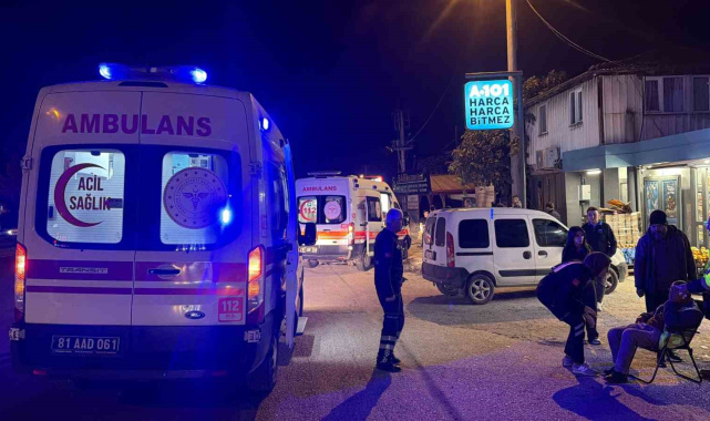 Motosiklet, yolun karşısına geçmeye çalışan adama çarptı: 3 yaralı