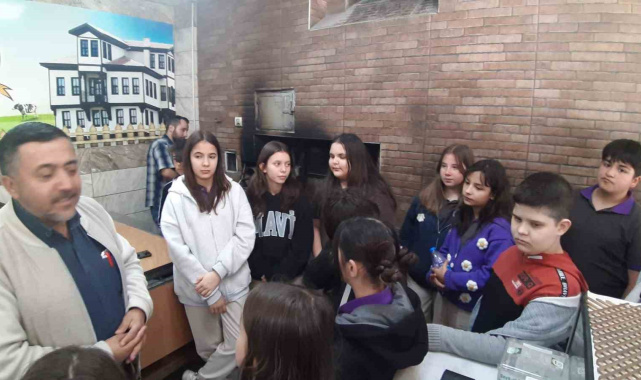 Mudurnu'da öğrenciler taş fırında fırıncılık mesleğini öğrendi