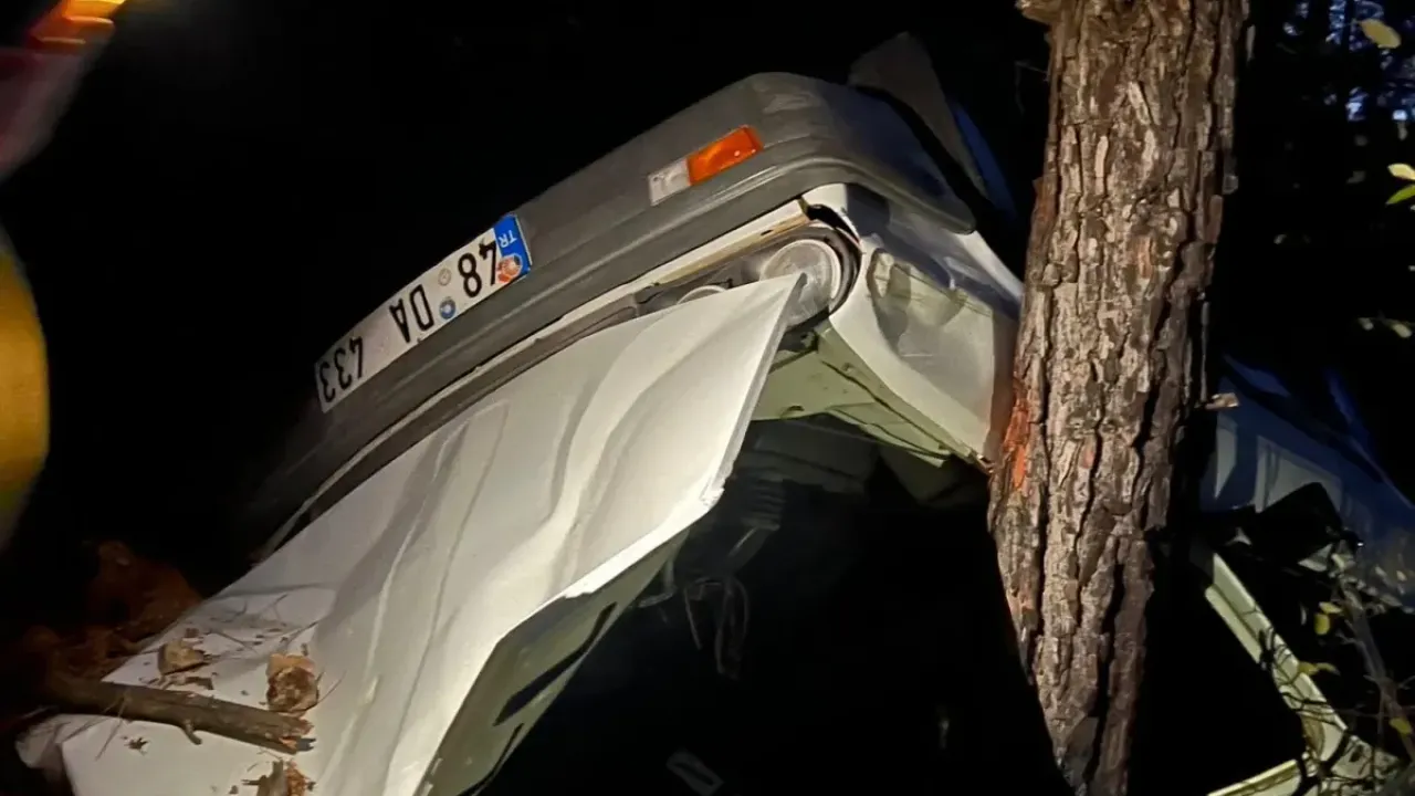 Muğla’da otomobil uçuruma yuvarlandı: 2 yaralı