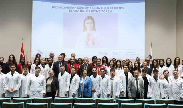 Öğrenciler beyaz önlüklerini giydi