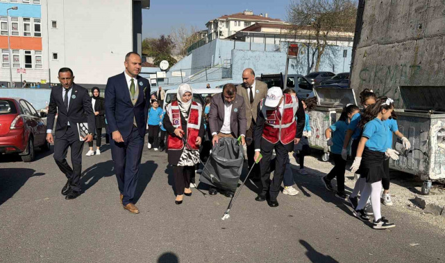 Öğrenciler hem eğlendi hem temizlik yaptı