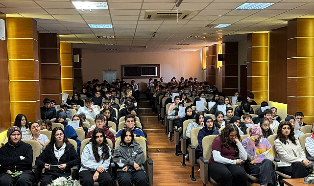 Öğrencilere Dijital Çağ ve Sınav Başarısı Eğitimi!