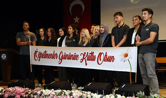 Öğretmenler gününde öğrencilerin sergilediği performanslar göz doldurdu