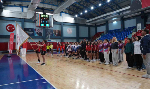 Okul sporları açılış seremonisiyle başladı