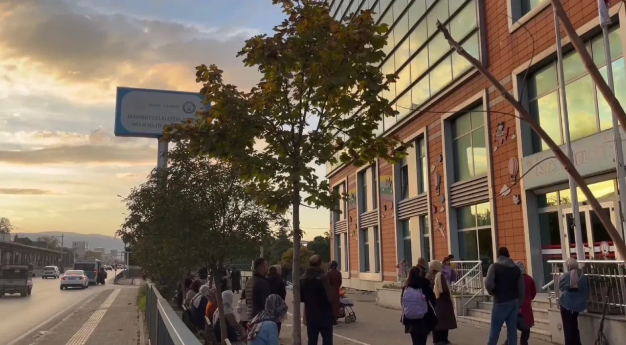 Okulda profiterol yiyen 8 öğrenci fenalaştı